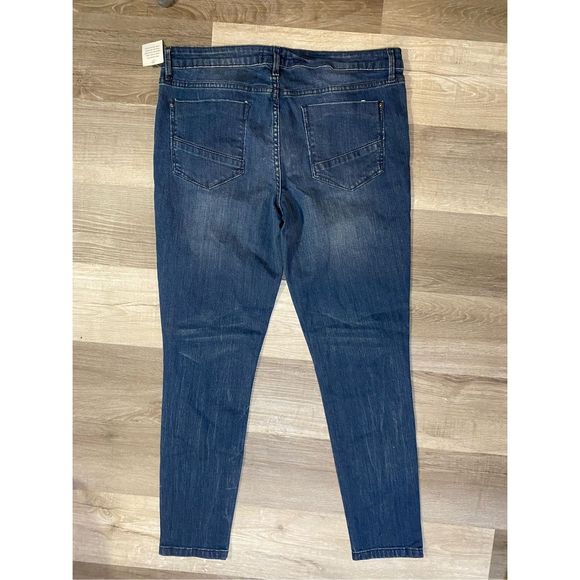 Justfab NWT Blue Jeans Skinny Leg Pants, Size 30"/ Large - Picture 6 of 9
